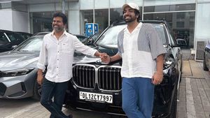 ಮಗ ಕಾರು ಖರೀದಿಸಿದರೆ ಕುಟುಂಬಕ್ಕೆ ಎಲ್ಲಿಲ್ಲದ ಸಂತೋಷ: ಖ್ಯಾತ ಗಾಯಕನ ಹೊಸ BMW