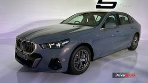 BMW 5 Series: ಐಷಾರಾಮಿ ಬಿಎಂಡಬ್ಲ್ಯೂ 5 ಸೀರೀಸ್ ಕಾರು ಬಿಡುಗಡೆ.. ಬೆಲೆ ಎಷ್ಟು, ವಿಶೇಷತೆಗಳೇನು?