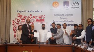 Toyota: ಟೊಯೊಟಾದಿಂದ ಮಹಾರಾಷ್ಟ್ರದಲ್ಲಿ ರೂ.25,000 ಕೋಟಿ ಹೂಡಿಕೆ.. 8,000 ಉದ್ಯೋಗ ಸೃಷ್ಟಿ!