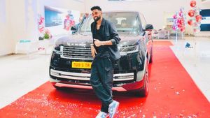 ಕುಟುಂಬಕ್ಕಾಗಿ RCB ಸ್ಟಾರ್ ಆಟಗಾರ ಖರೀದಿಸಿದ​ ಐಷಾರಾಮಿ ಕಾರು ಹೇಗಿದೆ ನೋಡಿ