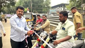 ವಿಶೇಷ ಚೇತನರಿಗೆ ಹೀರೋ ಸ್ಕೂಟರ್ ವಿತರಿಸಿದ ಸಂಸದ ರಾಘವೇಂದ್ರ