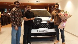Kia: ಕಿಯಾದ 'ಮದಗಜ' ಖರೀದಿಸಿದ ಪ್ರಪ್ರಥಮ ಗ್ರಾಹಕ ಖ್ಯಾತ ಕ್ರಿಕೆಟಿಗ ಸುರೇಶ್ ರೈನಾ.. ಸಂಭ್ರಮಾಚರಣೆ!