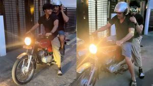 ಉಪೇಂದ್ರ ಜಾಲಿ ರೈಡ್: ಅಪ್ಪನ 36 ವರ್ಷದ ಹಳೆಯ ಬೈಕ್ ತಂದು ಅಚ್ಚರಿಗೊಳಿಸಿದ ಮಗ! 