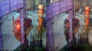 ಸಿಸಿಟಿವಿಯಲ್ಲಿ ಕೃತ್ಯ ಸೆರೆ: ಶ್ರೀಮಂತ ಮಹಿಳೆ ದುಬಾರಿ ಕಾರಿನಲ್ಲಿ ಬಂದು ಮಾಡಿದ ಕೆಲಸಕ್ಕೆ ಎಲ್ಲರು ಶಾಕ್!  