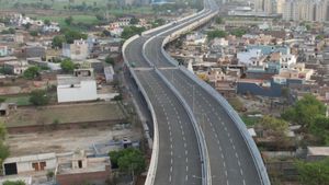 Expressway: ಹೊಸ ಎಕ್ಸ್‌ಪ್ರೆಸ್‌ವೇ.. ರಾಜಧಾನಿಯಲ್ಲಿ ಕಾಫಿ ಕುಡಿದು ಹತ್ತಿದ್ರೆ.. ಈ ಊರಿಗೆ ತಿಂಡಿಗೆಲ್ಲ ಹೋಗಬಹುದು! 