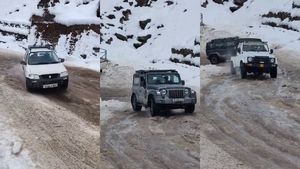 Maruti: ಆಲ್ಟೋ ಮುಂದೆ ಮಹೀಂದ್ರಾ ಥಾರ್, ಜಿಮ್ನಿ ಡಮ್ಮಿ... ಹೇಗೆ ಮುನ್ನುಗಿದೆ ನೋಡಿ ವಿಡಿಯೋ! 
