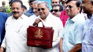 Karnataka Budget: ಇವಿ ಉದ್ಯಮಕ್ಕೆ ಬೆಂಬಲ.. 1 ಲಕ್ಷ ಉದ್ಯೋಗ ಸೃಷ್ಟಿ, ರಸ್ತೆ ಅಭಿವೃದ್ಧಿಗೂ ಒತ್ತು!