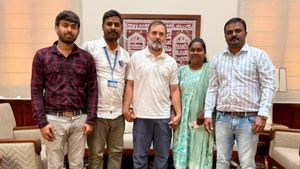 ಕರ್ನಾಟಕ ಬೈಕ್ ಟ್ಯಾಕ್ಸಿ ಸವಾರರಿಗೆ ಅಭಯ ನೀಡಿದ ರಾಹುಲ್ ಗಾಂಧಿ 