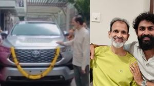 ಅಪ್ಪ ರಾಘಣ್ಣನ ಜನ್ಮದಿನ.. ದುಬಾರಿ ಟೊಯೊಟಾ ಇನ್ನೋವಾ ಕಾರನ್ನು ಗಿಫ್ಟ್ ನೀಡಿದ ಯುವ ರಾಜ್‌ಕುಮಾರ್, ಏನಿದರ ವಿಶೇಷತೆ?