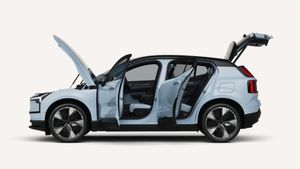 Volvo: 490 ಕಿ.ಮೀ ರೇಂಜ್.. ಬಹುನಿರೀಕ್ಷಿತ ವೋಲ್ವೋ ಇಎಕ್ಸ್30 ಎಲೆಕ್ಟ್ರಿಕ್ ಕಾರು ಬಿಡುಗಡೆ, ಬೆಲೆ ಎಷ್ಟು, ವಿಶೇಷತೆಗಳೇನು?