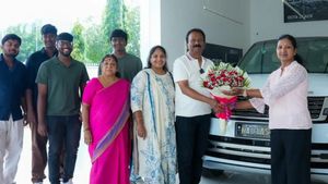 ಕ್ಷೌರಿಕನಿಂದ ಕೋಟ್ಯಾಧಿಪತಿ.. ಬಹುಕೋಟಿ ಬೆಲೆಯ Range Rover ಕಾರು ಖರೀದಿಸಿದ ಕನ್ನಡಿಗ!  