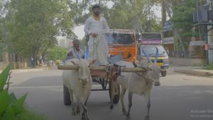 ಟೊಯೋಟಾ ಡೀಲರ್‌ಗೆ ಶಾಕ್: ಎತ್ತಿನಗಾಡಿಯಲ್ಲಿ ಬಂದು ರೂ. 1.5 ಕೋಟಿಯ ಕಾರು ಖರೀದಿಸಿದ ರೈತ!