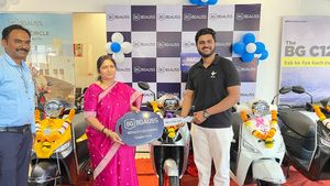 ದೀಪಾವಳಿಗೆ ಹೊಸ ಬೈಕ್ ಖರೀದಿಸುತ್ತೀರಾ? ಡೆಲಿವರಿ ಮುನ್ನ ಈ 8 ಪರಿಶೀಲನೆಗಳನ್ನು ಮಾಡಿ