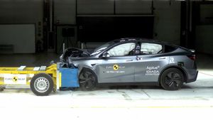 Tesla: ಎಲಾನ್ ಮಸ್ಕ್‌ ಮಾಲೀಕತ್ವದ ಈ ಜನಪ್ರಿಯ ಕಾರಿಗೆ 5-ಸ್ಟಾರ್ ಸೇಫ್ಟಿ ರೇಟಿಂಗ್ ಘೋಷಣೆ! ಬೆಲೆ ಎಷ್ಟು.. ವಿಶೇಷತೆಗಳೇನು? 