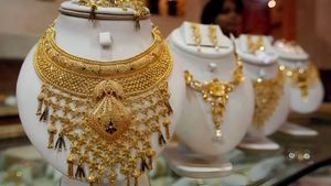 Gold Price Today: The price of gold fell on Sankranti itself! Do you know what the price is?
