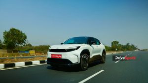 Toyota: ಟೊಯೋಟಾ ಮೊದಲ ಎಲೆಕ್ಟ್ರಿಕ್ ಕಾರು: ಅರ್ಬನ್ ಕ್ರೂಸರ್ ಎಬೆಲ್ಲಾ ರಿವ್ಯೂ