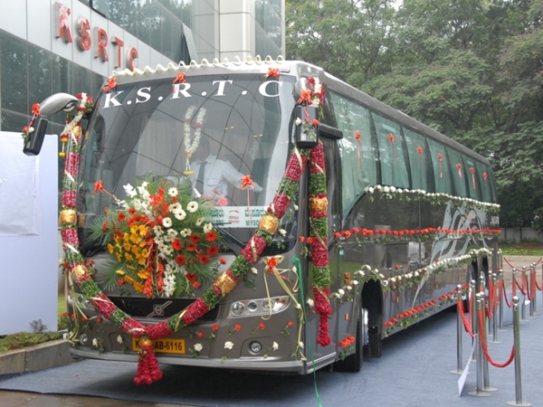 ಬಸ್ಸಿನಲ್ಲೇ ಅಡುಗೆ ಮನೆ ಮತ್ತು ಶೌಚಾಲಯ