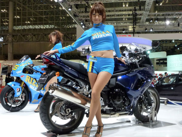 ಆಟೋ ಷೋಗಳಲ್ಲಿ ಮಾಡೆಲ್‌ಗಳ ಮೈಮಾಟ ಪ್ರದರ್ಶನ!