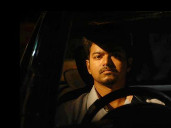 ರಾಯಲ್ ಎನ್‌ಫೀಲ್ಡ್‌ನಲ್ಲಿ ವಿಜಯ್ ತುಪಾಕಿ ಷೋ