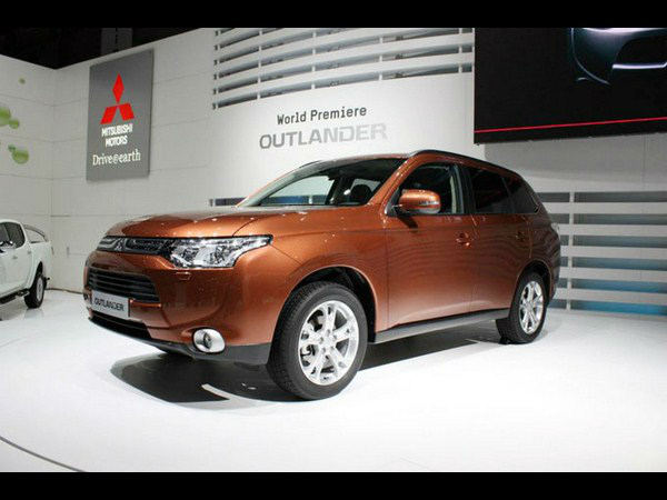2013 ಮಿಟ್ಸುಬಿಸಿ ಔಟ್ಲಾಂಡರ್