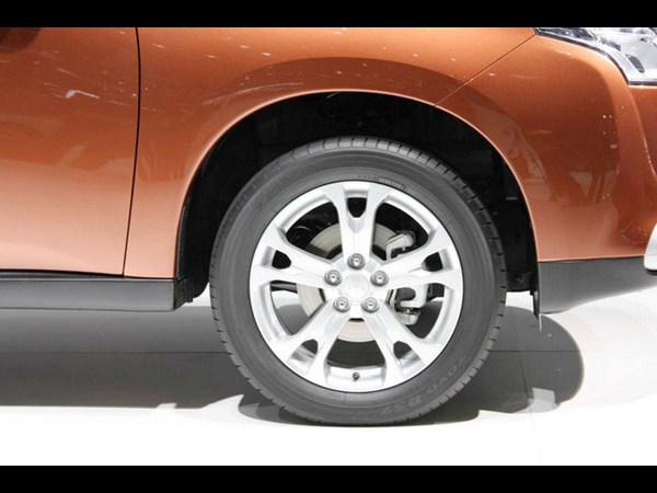 2013 ಮಿಟ್ಸುಬಿಸಿ ಔಟ್ಲಾಂಡರ್