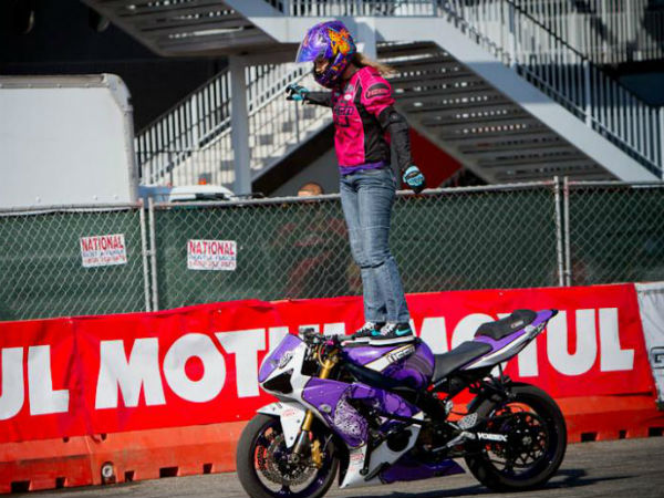 ಮಹಿಳೆಯಿಂದ ಬೈಕ್‌ನಲ್ಲಿ ಸಾಹಸ ಪ್ರದರ್ಶನ 