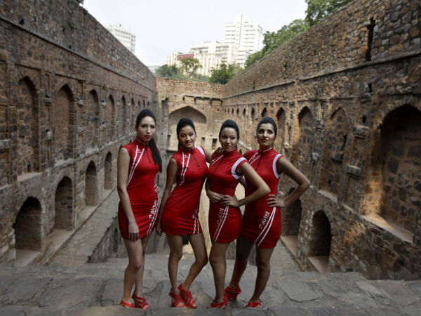 2012 ಎಫ್1 ರೇಸ್‌ನ 50 ಹಾಟ್ ಗ್ರಿಡ್ ಗರ್ಲ್ಸ್ 