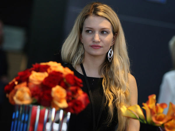 ಡೆಟ್ರಾಯ್ಟ್ ಆಟೋ ಶೋದಲ್ಲಿ ಮೈಚಳಿ ಬಿಟ್ಟ ಬೇಬ್ಸ್