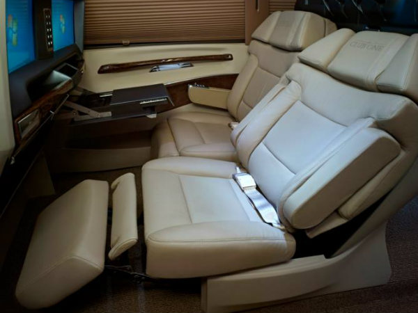 ಸೂಪರ್ ಲಗ್ಷುರಿ ಬಸ್