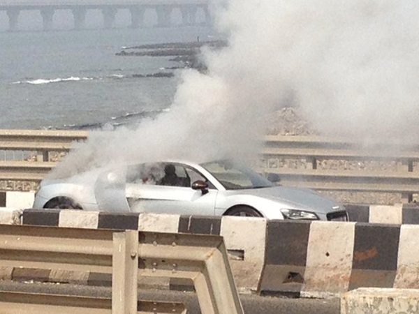  Audi R8 Catches Fire In Mumbai