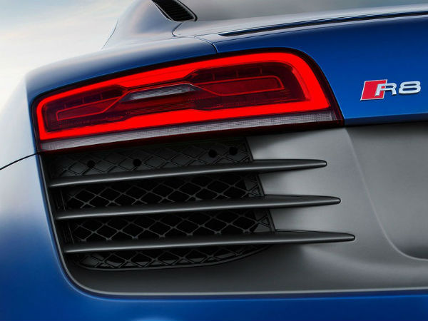  Audi R8 Catches Fire In Mumbai