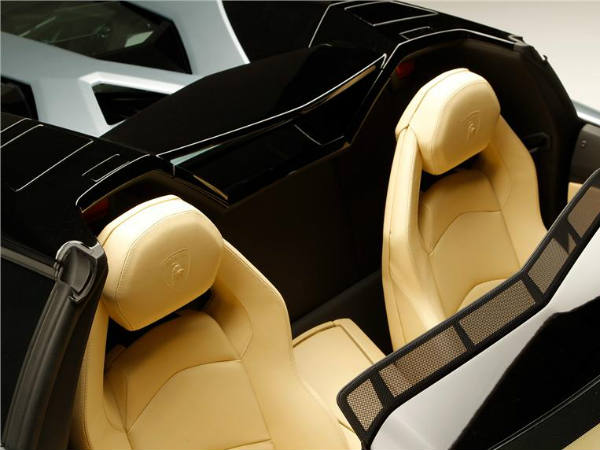 Lamborghini Aventador LP 700-4