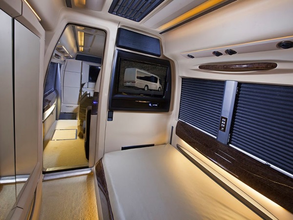 DC Lounge XL - Super Luxury Bus 