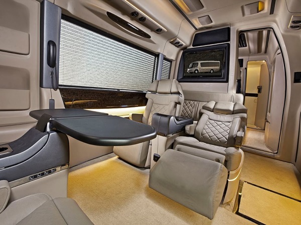 DC Lounge XL - Super Luxury Bus 