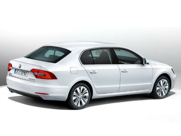 New Skoda Superb Facelift Revealed