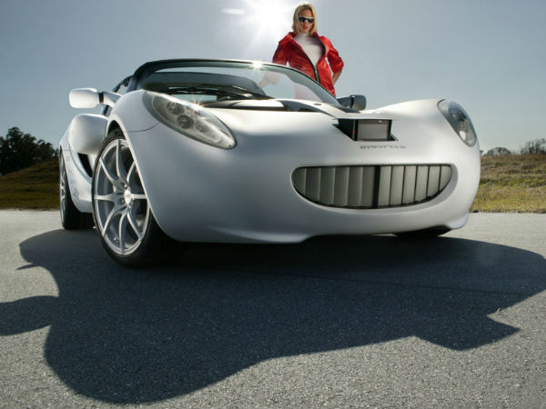 ನೆಲದ ಮೇಲೂ ನೀರೊಳಗೂ ಸಂಚರಿಸುವ ಕಾರು 