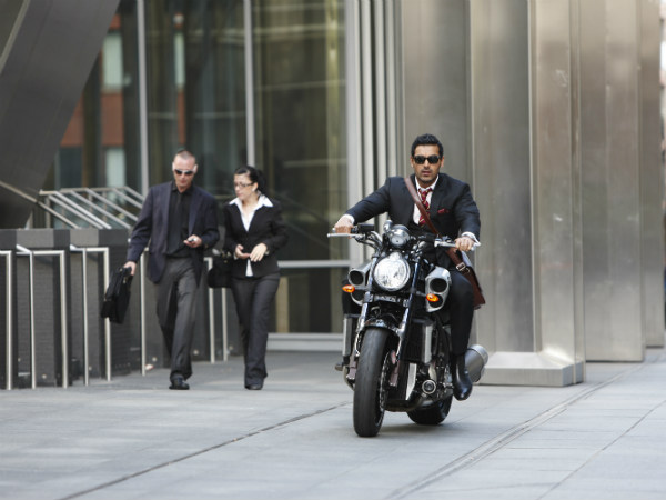 ಸಂಜಯ್‌ಗೆ ರೋಮ್ಯಾಂಟಿಕ್ ಹೀರೊ ಜಾನ್ ಬೈಕ್ ಗಿಫ್ಟ್ 