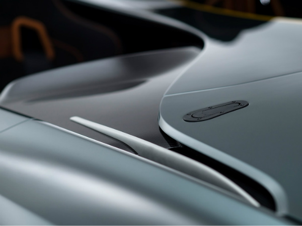 ಆಸ್ಟನ್ ಮಾರ್ಟಿನ್ ಸಿಸಿ100 ಸ್ಪೀಡ್‌ಸ್ಟೆರ್