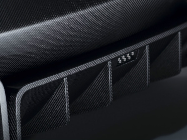 ಆಸ್ಟನ್ ಮಾರ್ಟಿನ್ ಸಿಸಿ100 ಸ್ಪೀಡ್‌ಸ್ಟೆರ್