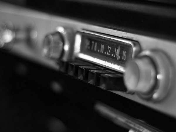 ಮೊದಲ ವಾಣಿಜ್ಯ ಕಾರು ರೆಡಿಯೋ 