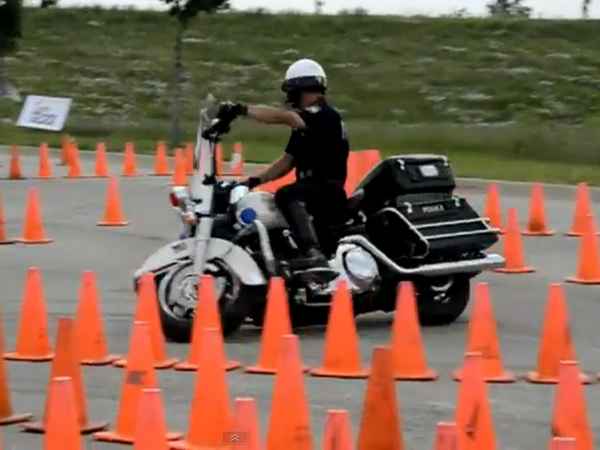 ಡ್ರೈವಿಂಗ್ ಕೌಶಲ್ಯ ಪ್ರದರ್ಶನ 