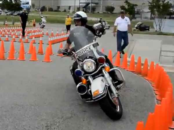 ಡ್ರೈವಿಂಗ್ ಕೌಶಲ್ಯ ಪ್ರದರ್ಶನ 