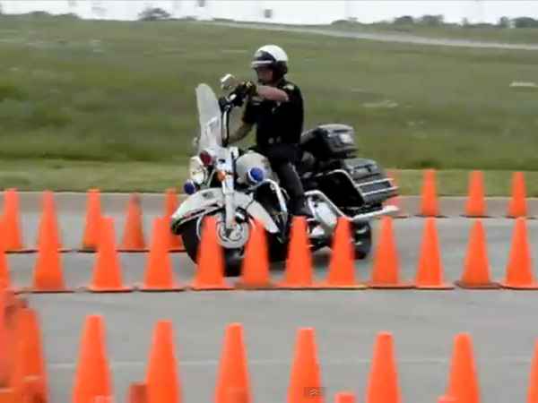 ಡ್ರೈವಿಂಗ್ ಕೌಶಲ್ಯ ಪ್ರದರ್ಶನ 