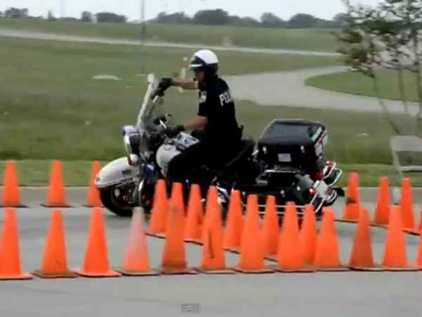 ಡ್ರೈವಿಂಗ್ ಕೌಶಲ್ಯ ಪ್ರದರ್ಶನ 