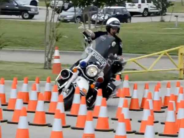 ಡ್ರೈವಿಂಗ್ ಕೌಶಲ್ಯ ಪ್ರದರ್ಶನ 