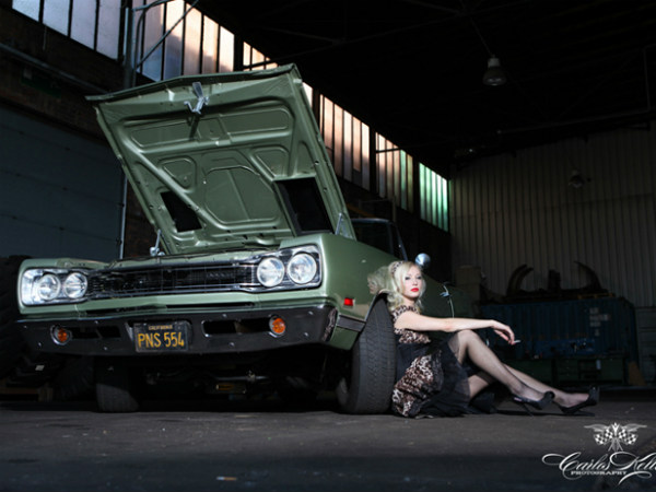 ಗರ್ಲ್ಸ್ ಆಂಡ್ ಲೆಜೆಂಡರಿ ಯುಎಸ್ ಕಾರು