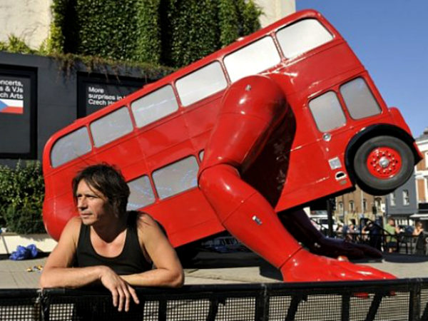 ಮಾನವನ ರೀತಿ ವ್ಯಾಯಾಮ ಮಾಡುವ ಡಬಲ್ ಡೆಕ್ಕರ್ ಬಸ್!