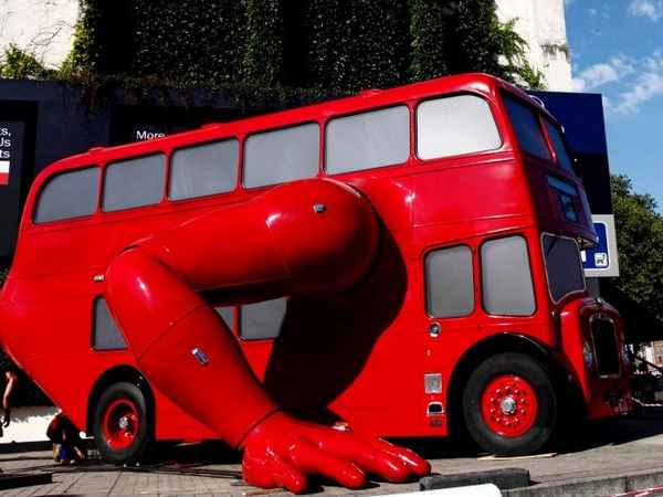 ಮಾನವನ ರೀತಿ ವ್ಯಾಯಾಮ ಮಾಡುವ ಡಬಲ್ ಡೆಕ್ಕರ್ ಬಸ್!