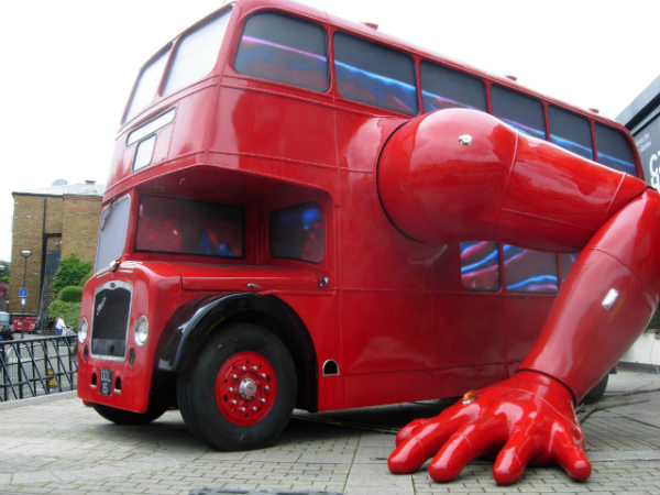 ಮಾನವನ ರೀತಿ ವ್ಯಾಯಾಮ ಮಾಡುವ ಡಬಲ್ ಡೆಕ್ಕರ್ ಬಸ್!