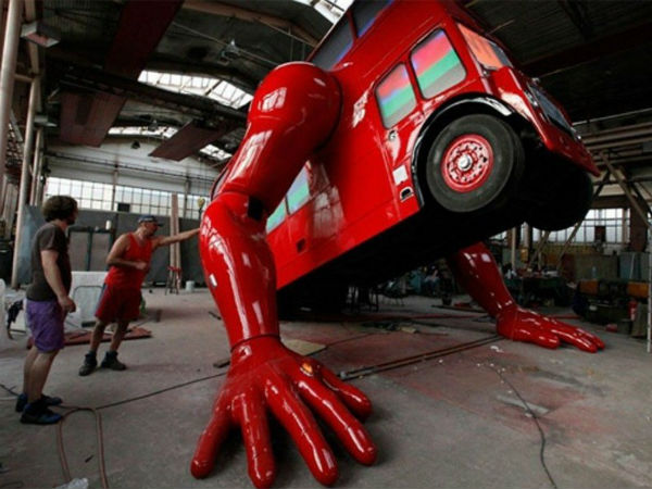 ಮಾನವನ ರೀತಿ ವ್ಯಾಯಾಮ ಮಾಡುವ ಡಬಲ್ ಡೆಕ್ಕರ್ ಬಸ್!